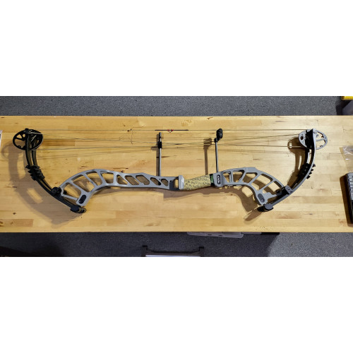 Hoyt Compound Bow Altus SVX Target IN STOCK*